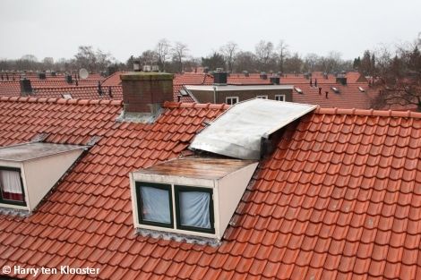 wbb-dakkapellen - stormschade ciara - weggewaaid dak en dakrand van zelfbouw dakkapel - GEEN dakkapel van wbb-dakkapellen